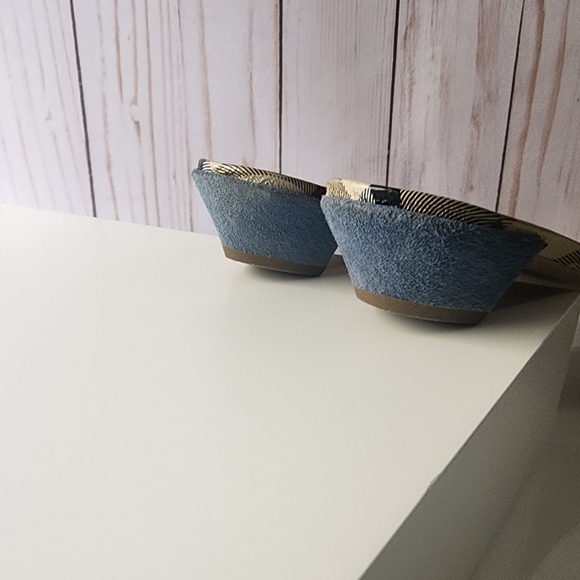 Burberry Suede Slides 7.7 - Picture 6 of 7